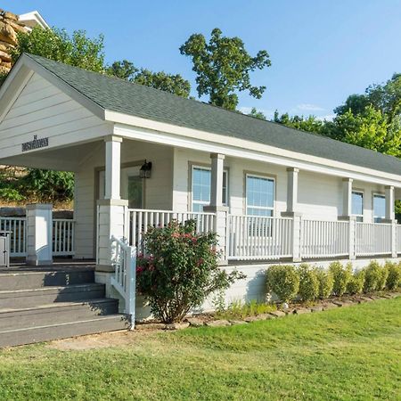 Crosstimbers Marina And Cottages Sperry Екстер'єр фото
