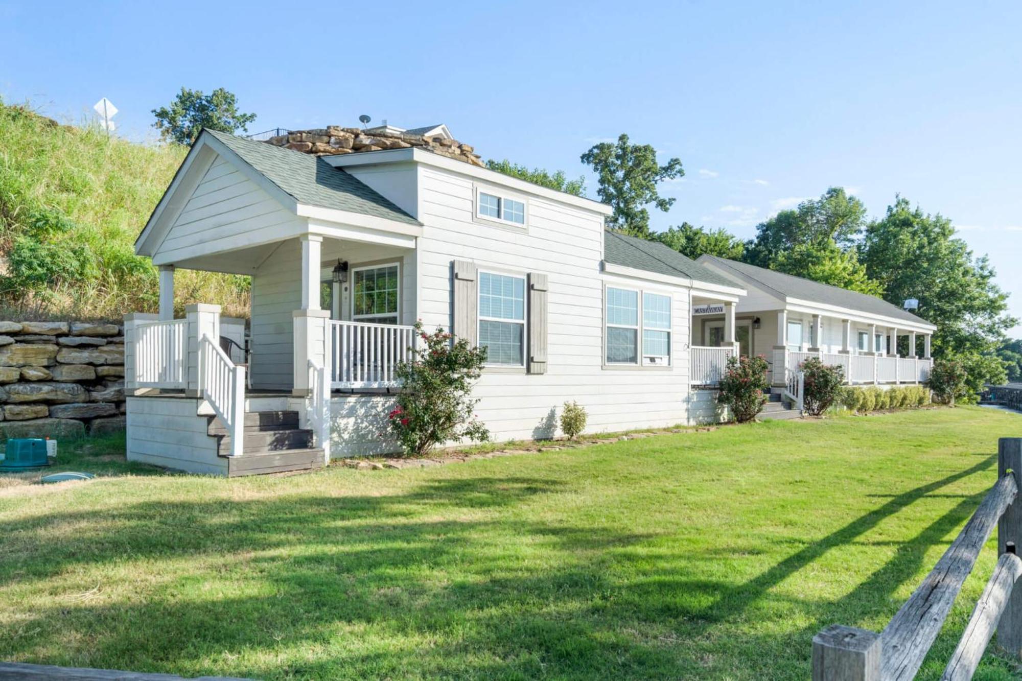 Crosstimbers Marina And Cottages Sperry Екстер'єр фото
